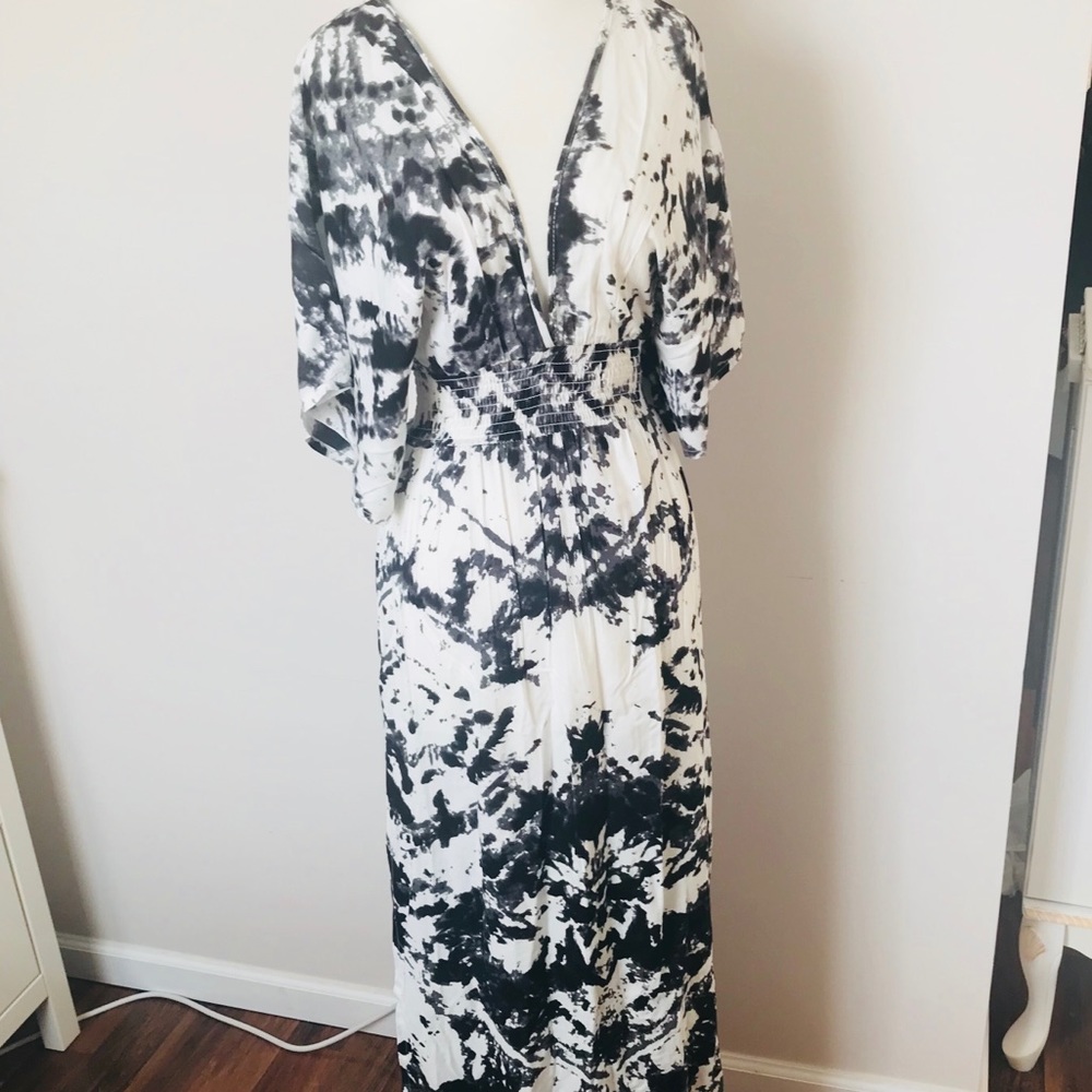 Japna Low Cut Tie Dye Kimono Maxi Dress